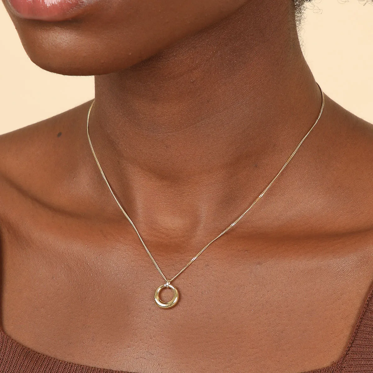 Bold Halo Pendant Necklace in Gold