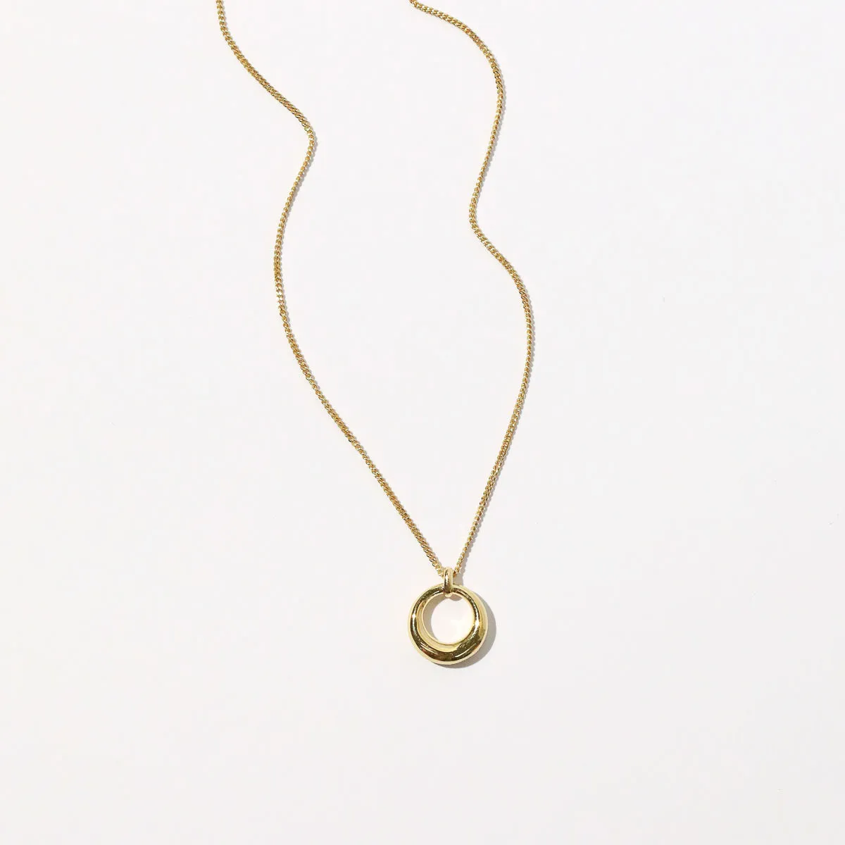 Bold Halo Pendant Necklace in Gold