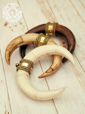 Double Horn Pendant - Bone White