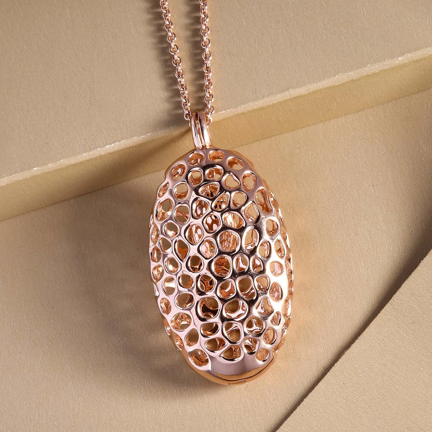 Lattice Disc Locket with FREE Chain