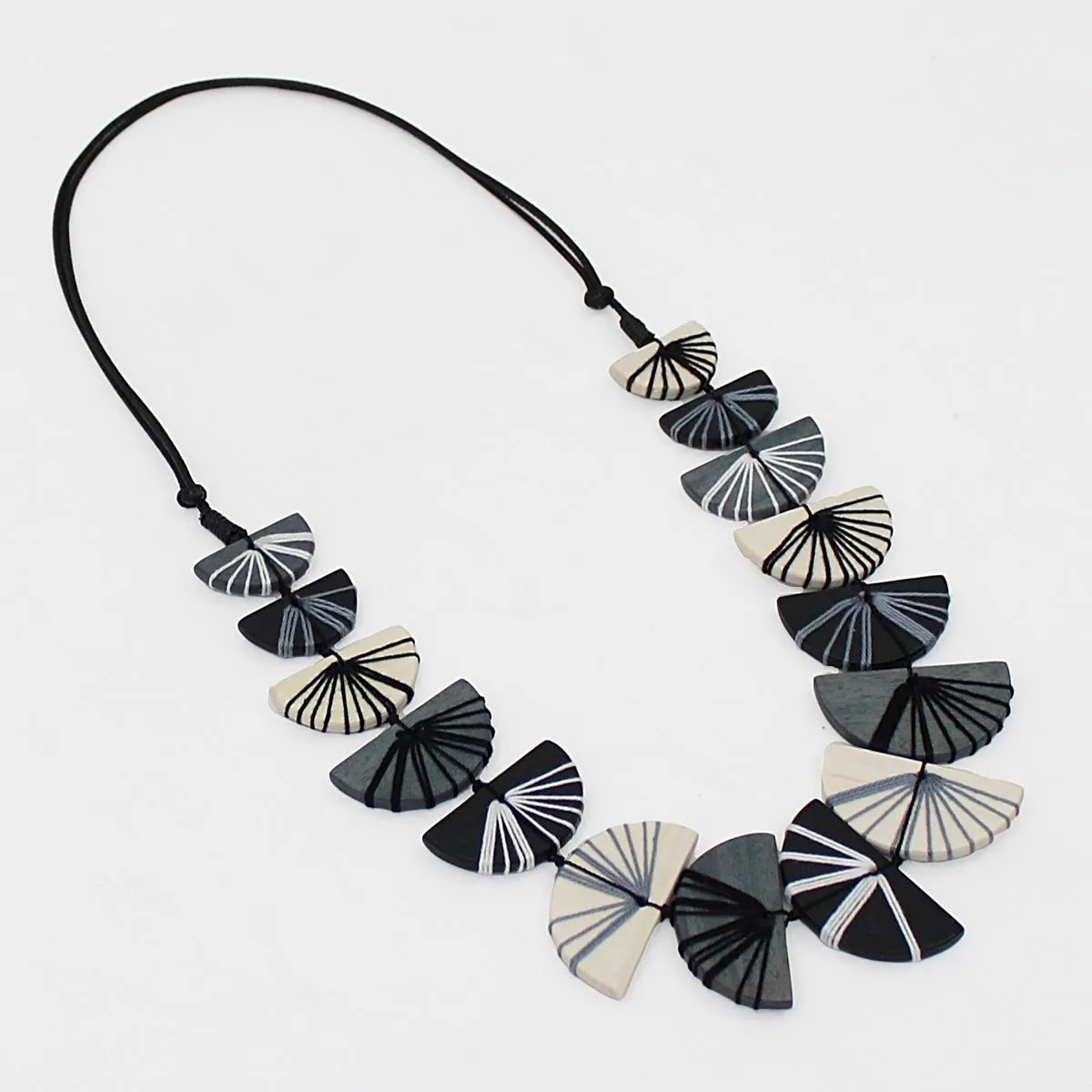 Monochromatic Threaded Maren Necklace