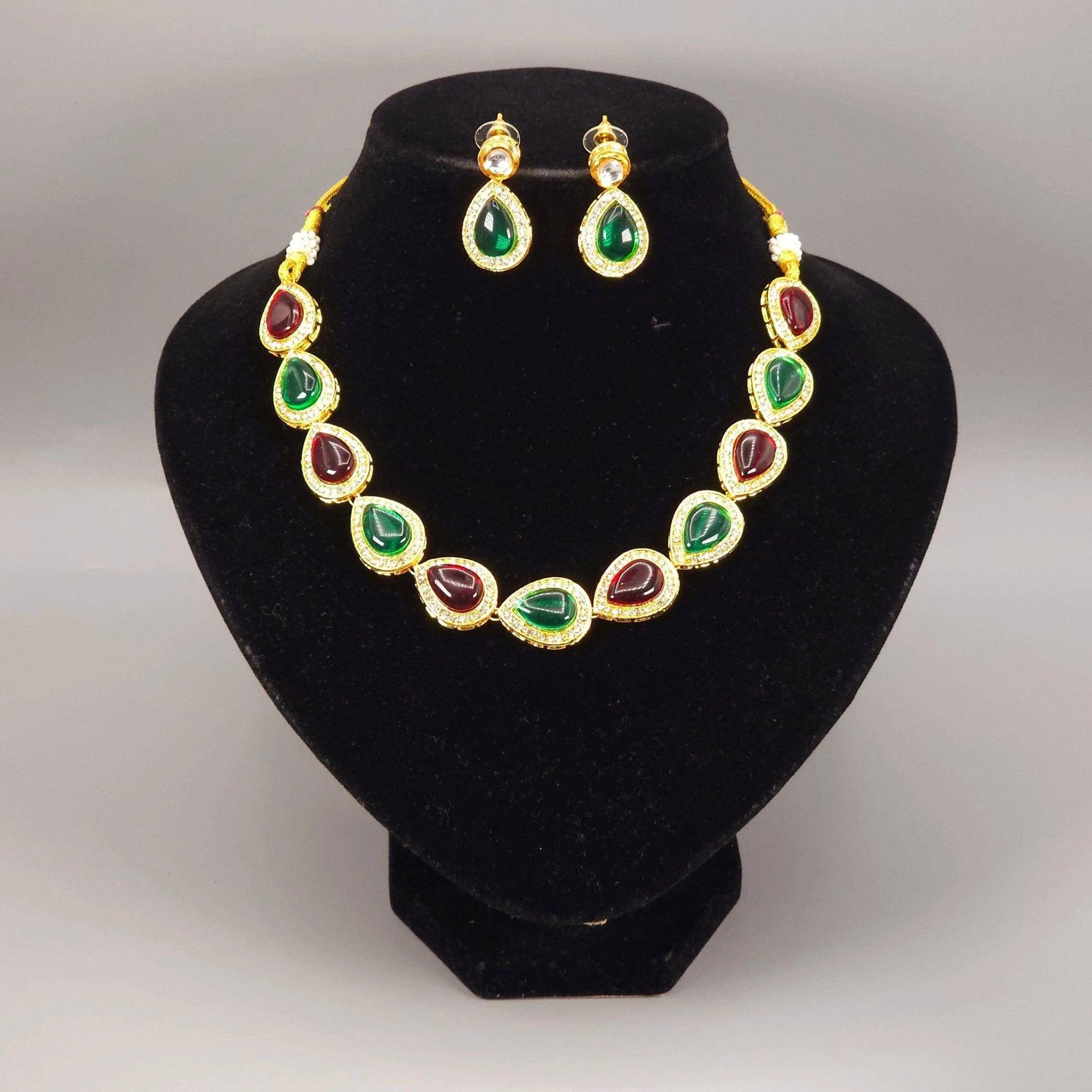 Naira- Sleek Kundan Choker Set