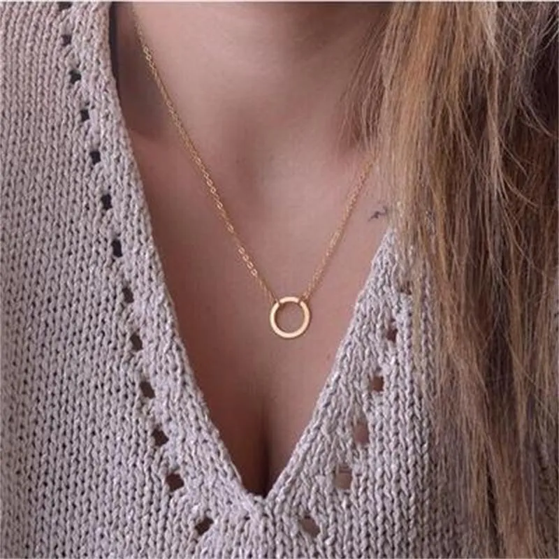 Small Circle Pendant Clavicle Chain